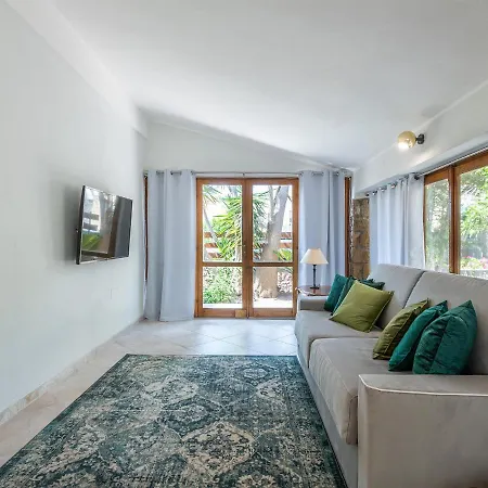 Iole Apartment