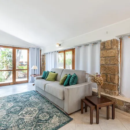 Iole Apartment