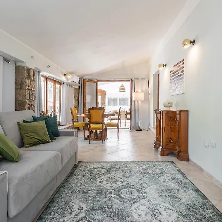 Iole Apartment