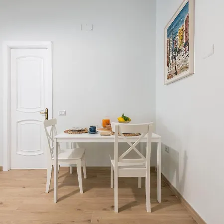Iole Apartment *