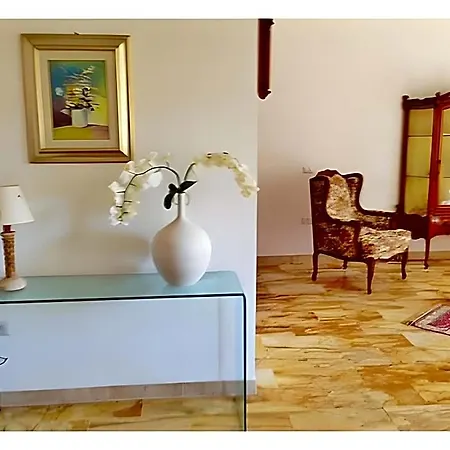 Iole Apartment