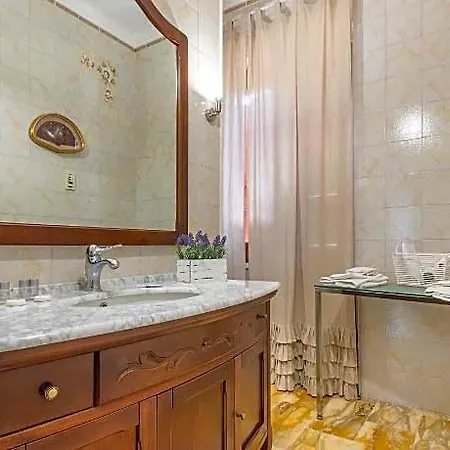 Iole Apartman *