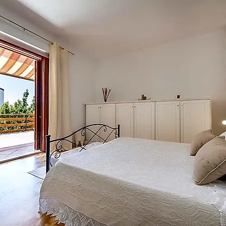 Iole Apartman *