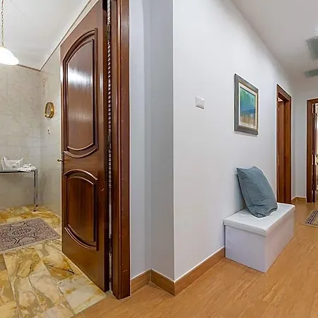 Iole Apartment *